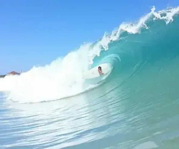 Surfe na Praia da Malhada: guia prático com dicas essenciais
