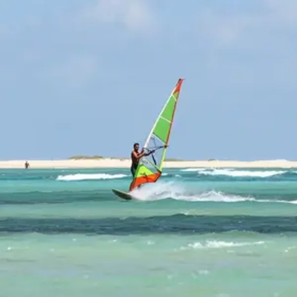 Melhor época para windsurf em Jericoacoara: o que saber para planejar melhor