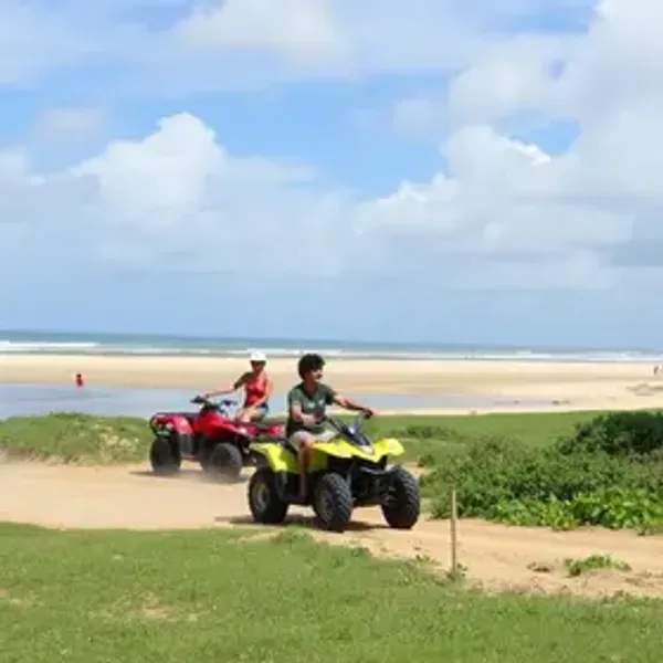 Passeio de quadriciclo em Jericoacoara vale a pena: veja se combina com o seu roteiro