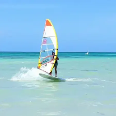 Curso de windsurf em Jericoacoara: guia para reservar sem perrengues