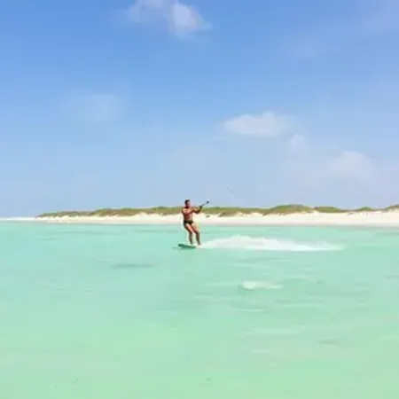 Praias de Jericoacoara para kitesurf: guia prático com dicas essenciais