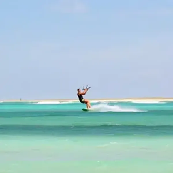Melhor época para kitesurf em Jericoacoara: o que saber para planejar melhor